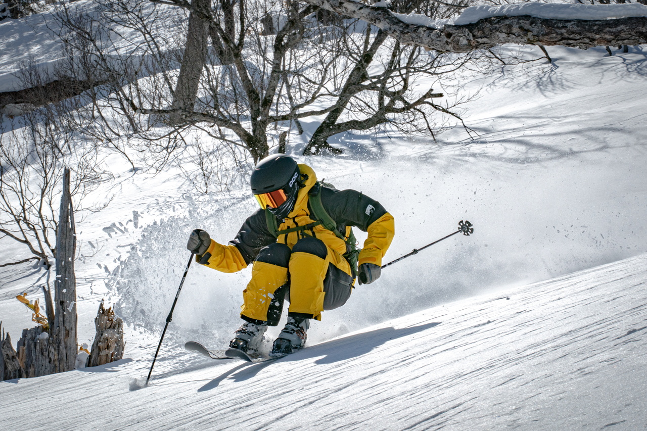 ［SPECIAL REPORT］全室スイートルームのホテル『リゾナーレトマム』に前泊－。翌日、誰もが憧れる『狩振岳CATツアー』で大自然の中を滑走する。気心知れた仲間たちと過ごす、２日間の「星野リゾート　トマム」ご褒美旅。